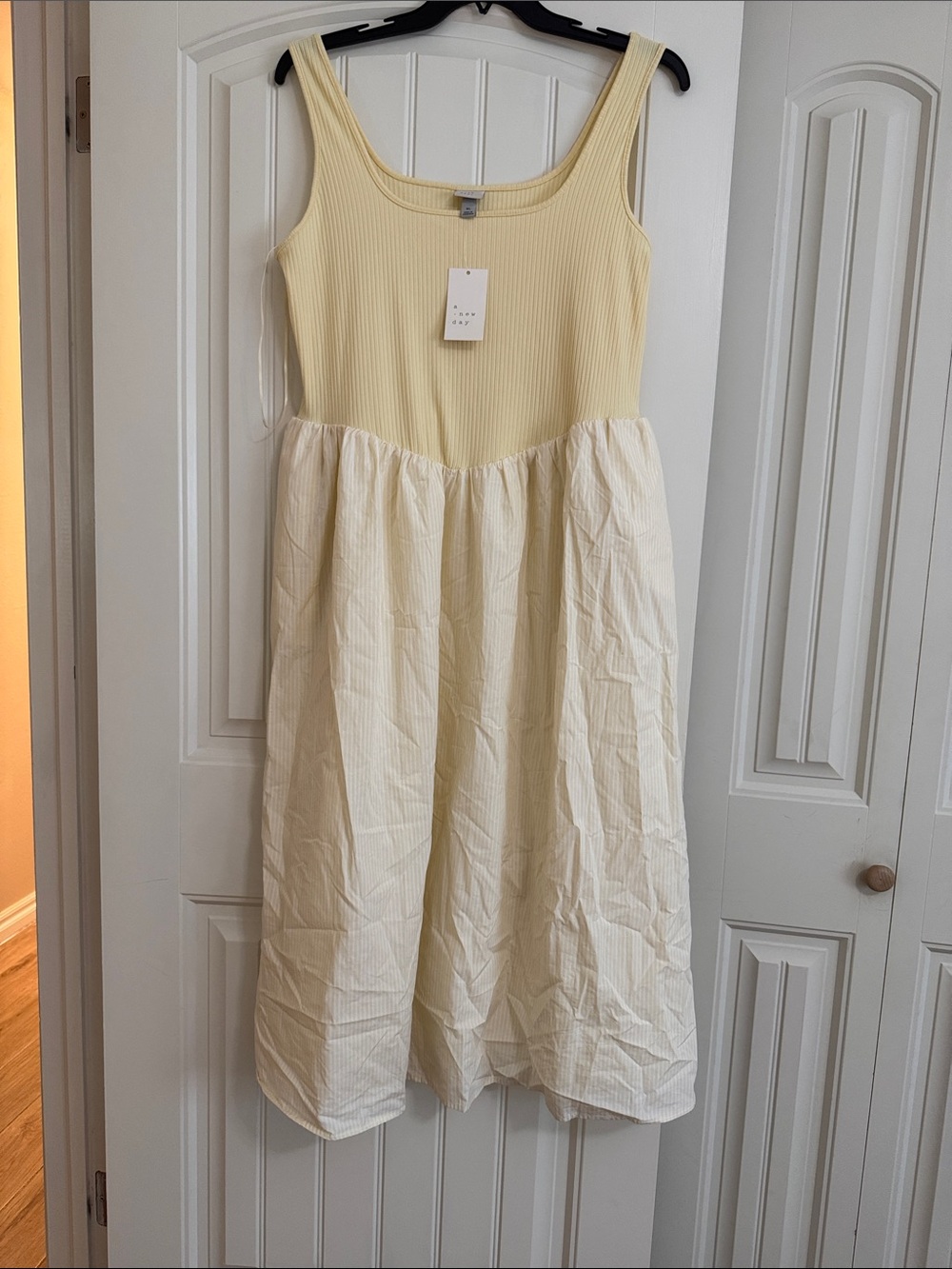 Women  Sleeveless Two-Tone Yellow & Cream Dress